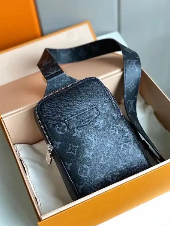 WIS OUTDOOR SLINGBAG LOUIS VUITTON 0628